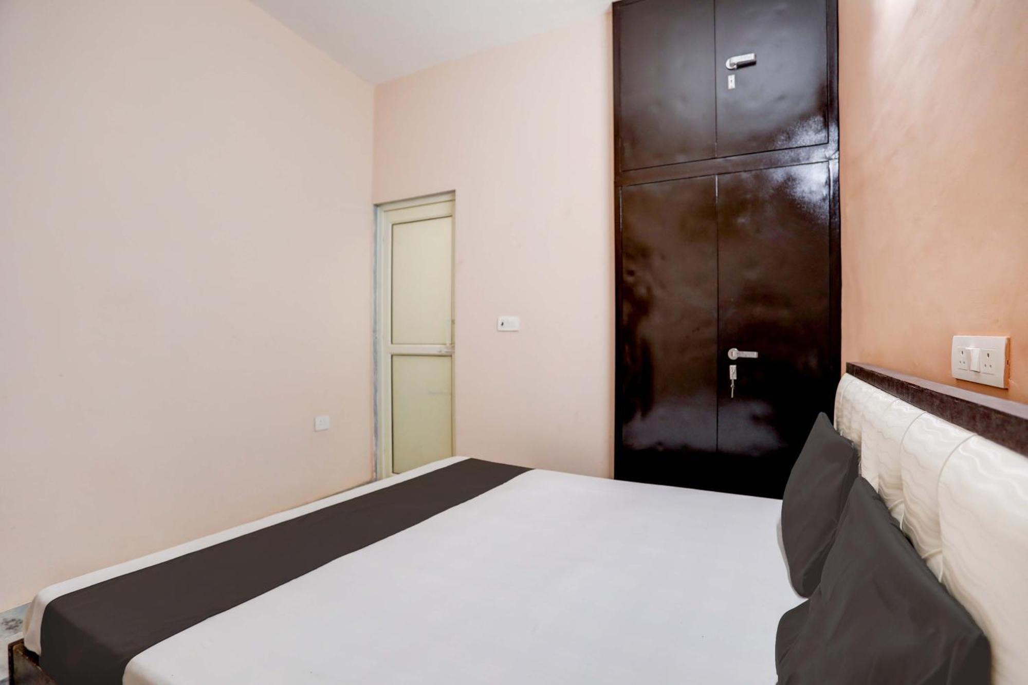 Hotel O Tilak Hotel 24 Sector 27 Near By Vinayak Hospital Gali No-6 Нойда Экстерьер фото
