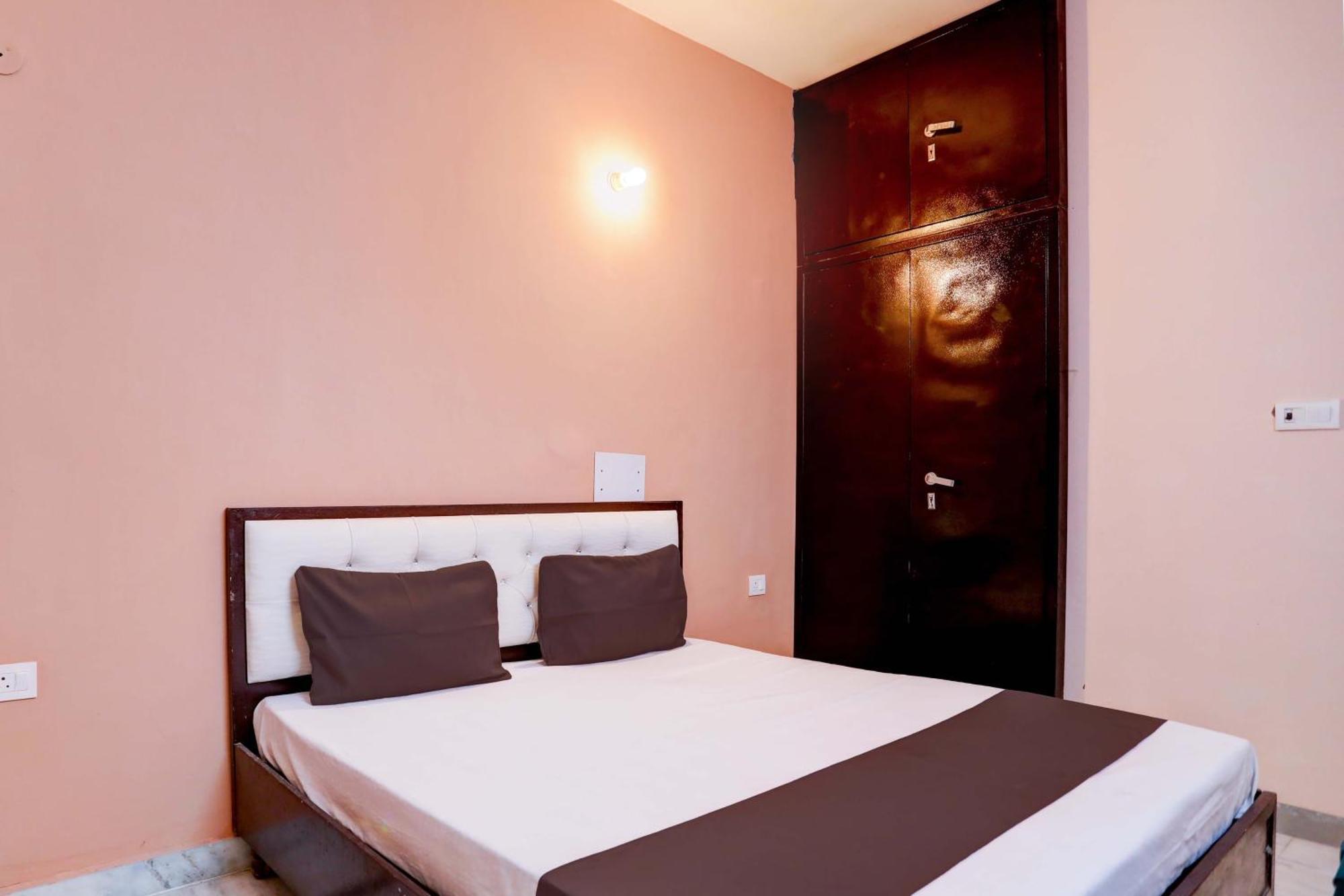 Hotel O Tilak Hotel 24 Sector 27 Near By Vinayak Hospital Gali No-6 Нойда Экстерьер фото